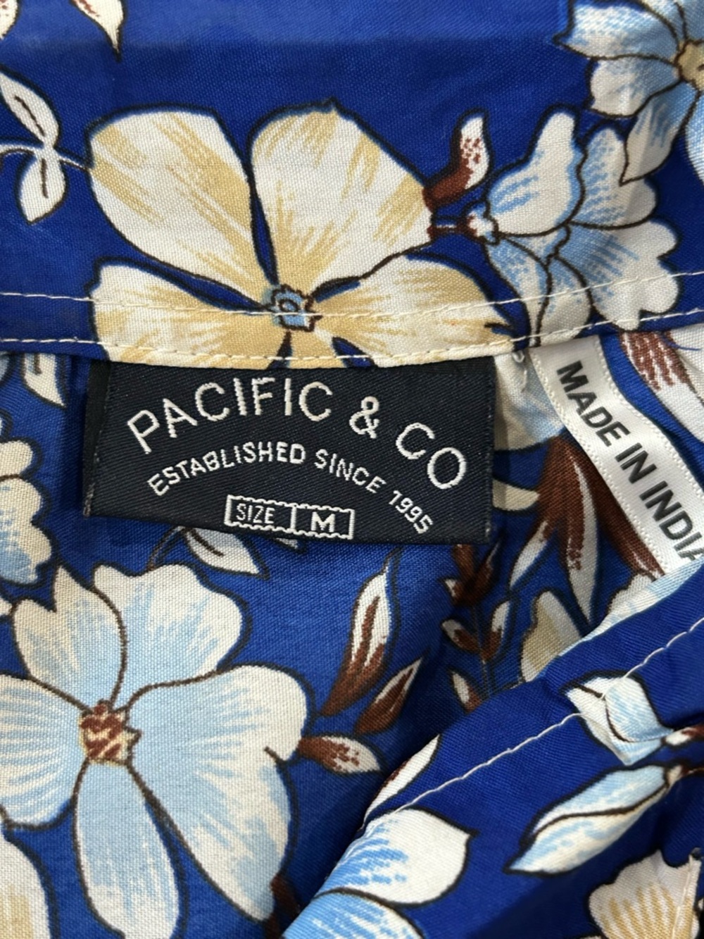 Pacific & Co Mens Blue Floral Print Hawaiian Button Down Shirt sz Medium - Picture 3 of 3